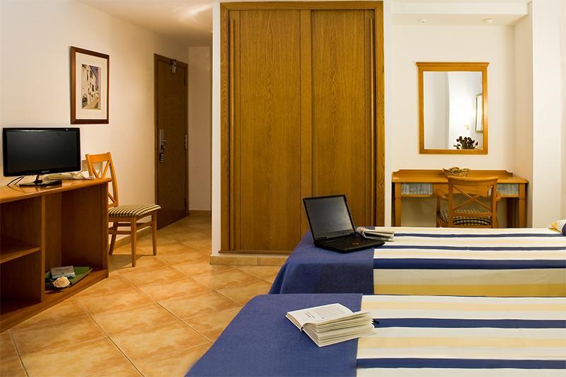 Azuline Hotel - Apartamento Rosamar (Adults Only) San Antonio  Ruang foto